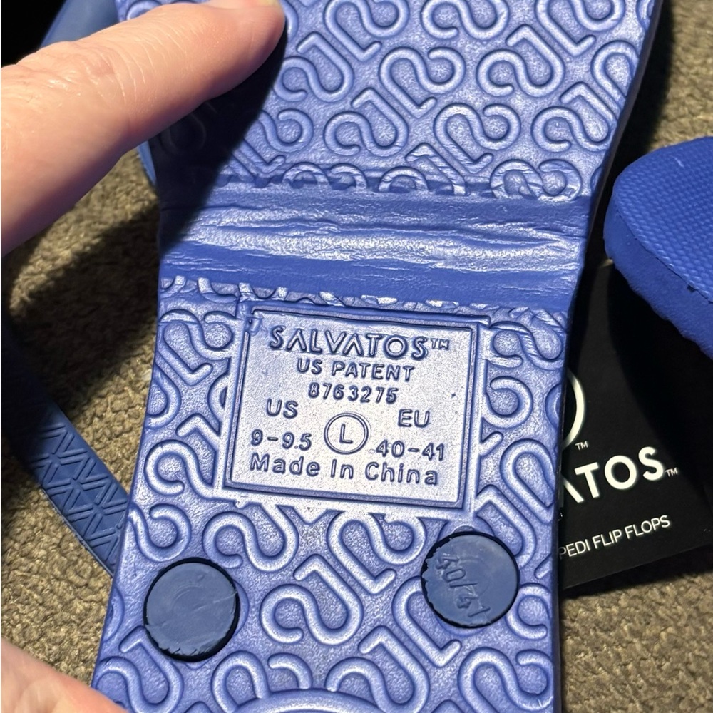 New Salvatos Portable Folding Flip Flop, White or Blue - Picture 6 of 13